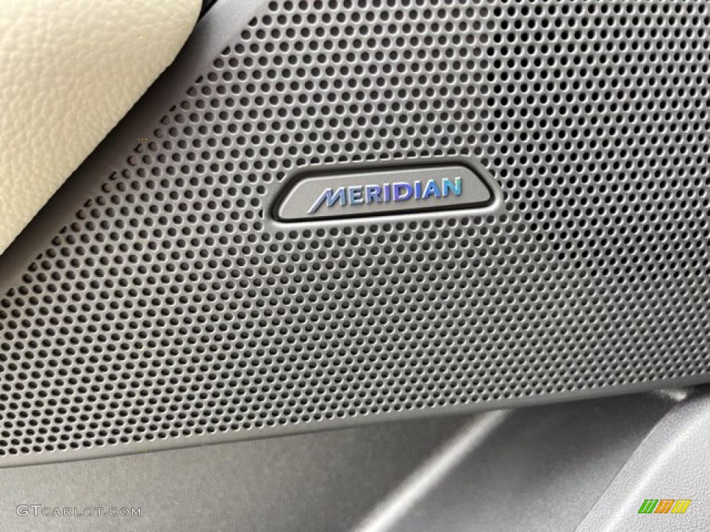 2021 Range Rover Velar R-Dynamic S - Fuji White / Acorn photo #24