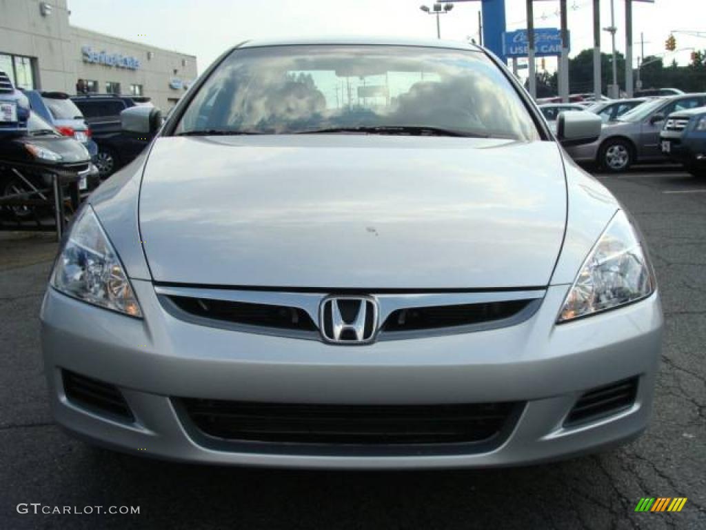 2006 Accord SE Sedan - Alabaster Silver Metallic / Black photo #2