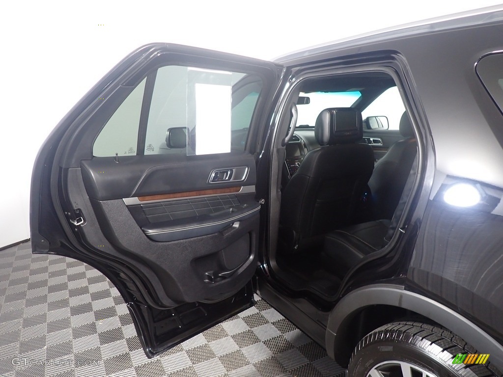 2017 Explorer Platinum 4WD - Shadow Black / Ebony Black photo #38