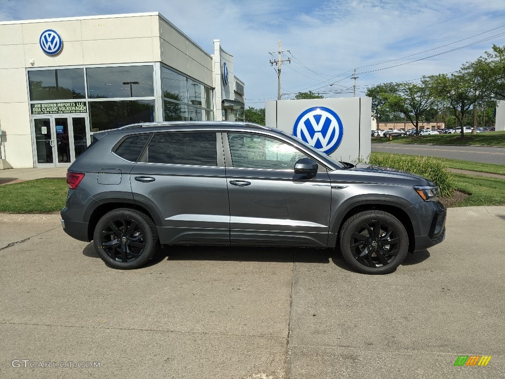 2022 Platinum Gray Metallic Volkswagen Taos SE 4Motion 142435636 Photo