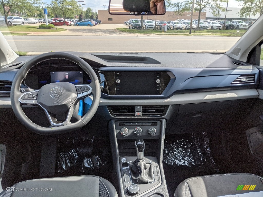 2022 Volkswagen Taos SE 4Motion Dashboard Photos