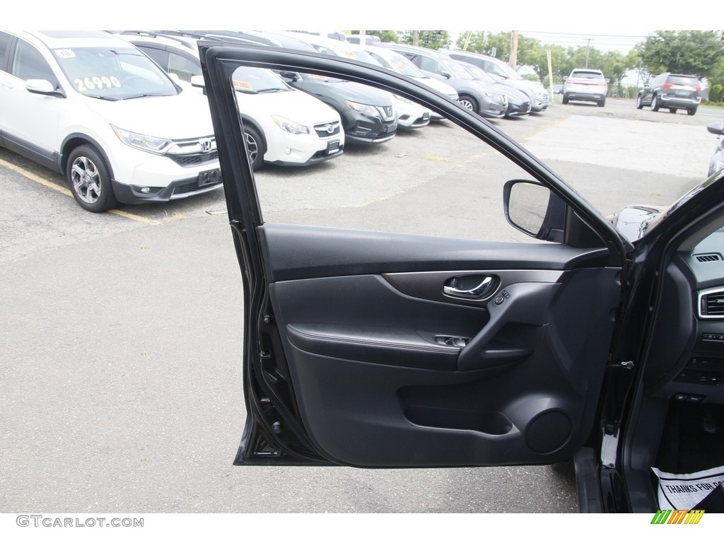 2015 Rogue SV AWD - Super Black / Charcoal photo #9