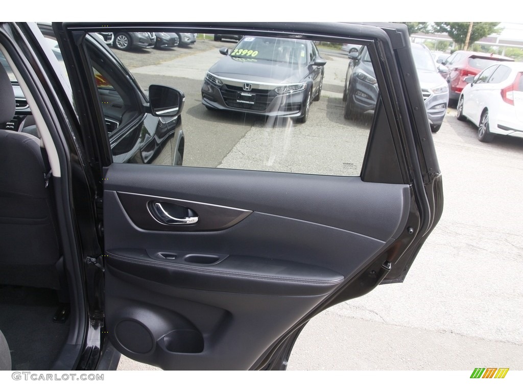 2015 Rogue SV AWD - Super Black / Charcoal photo #14