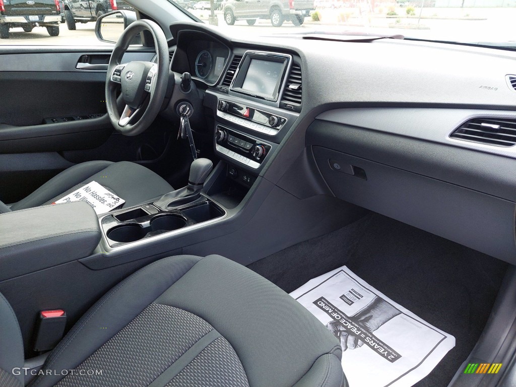 2019 Sonata SE - Machine Gray / Black photo #28