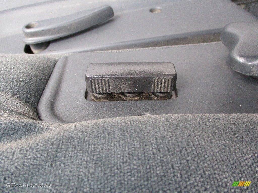 2002 Silverado 2500 LS Crew Cab - Summit White / Graphite photo #9