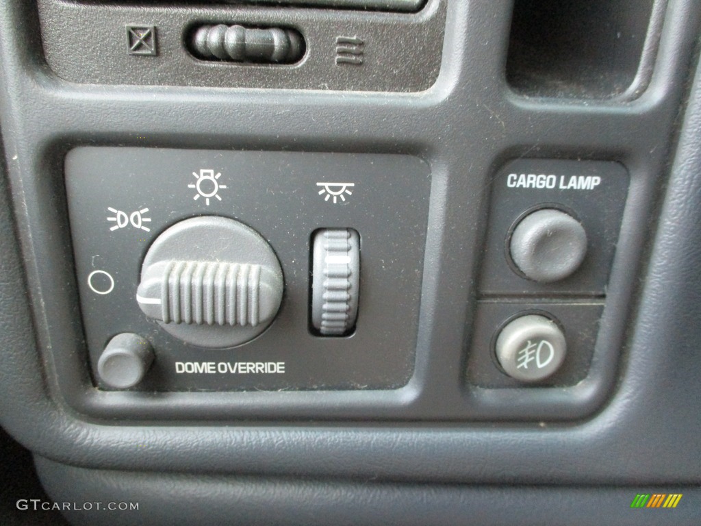 2002 Chevrolet Silverado 2500 LS Crew Cab Controls Photo #142443670