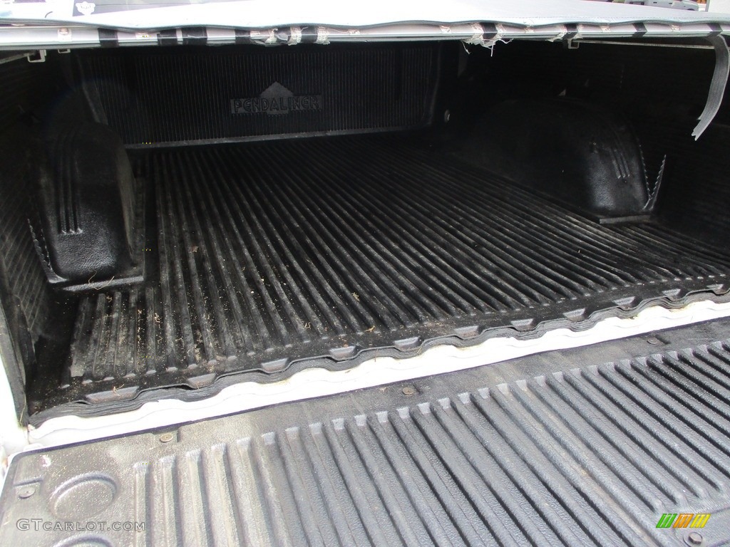 2002 Silverado 2500 LS Crew Cab - Summit White / Graphite photo #31