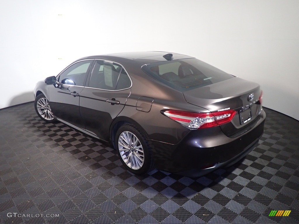 2018 Camry XLE - Brownstone / Black photo #14