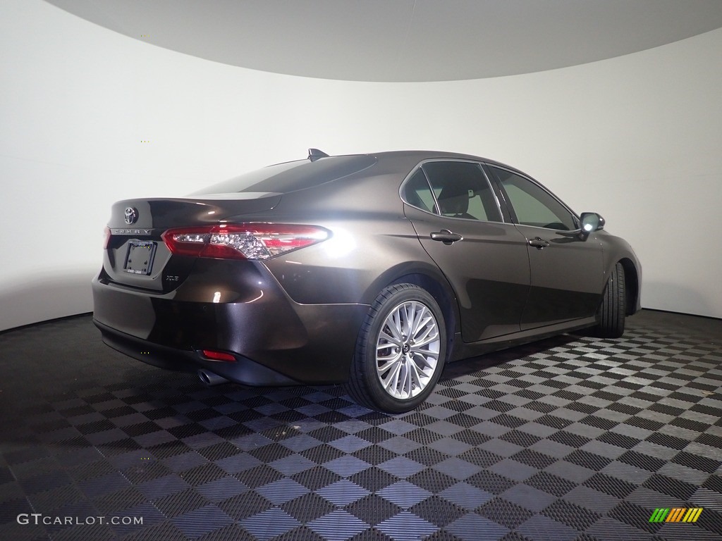 2018 Camry XLE - Brownstone / Black photo #18