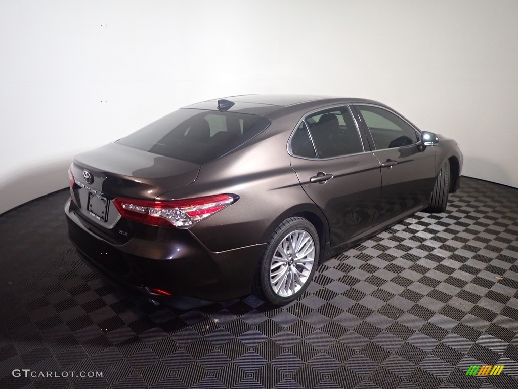 2018 Camry XLE - Brownstone / Black photo #19