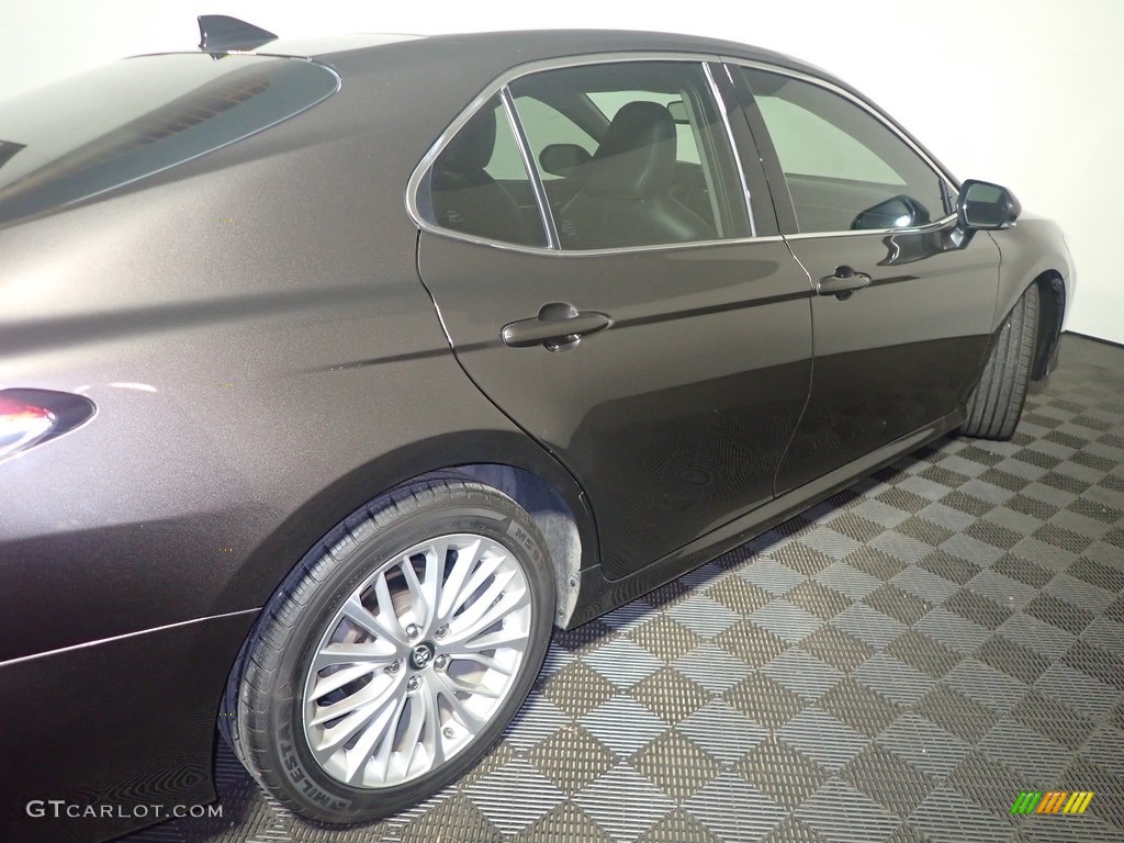 2018 Camry XLE - Brownstone / Black photo #21