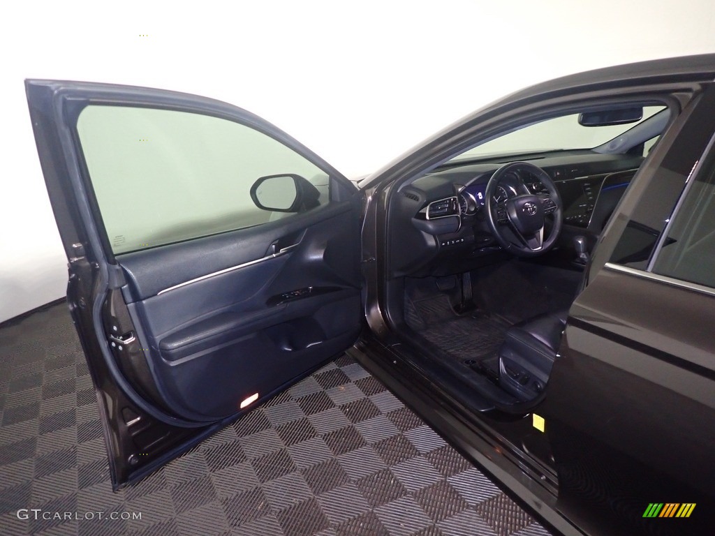 2018 Camry XLE - Brownstone / Black photo #22