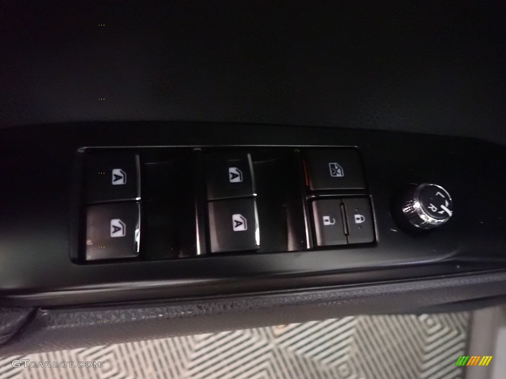 2018 Camry XLE - Brownstone / Black photo #23