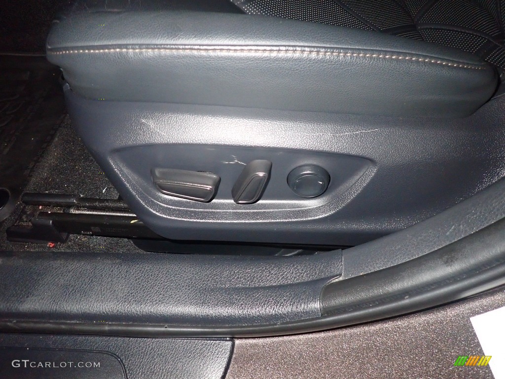 2018 Camry XLE - Brownstone / Black photo #25