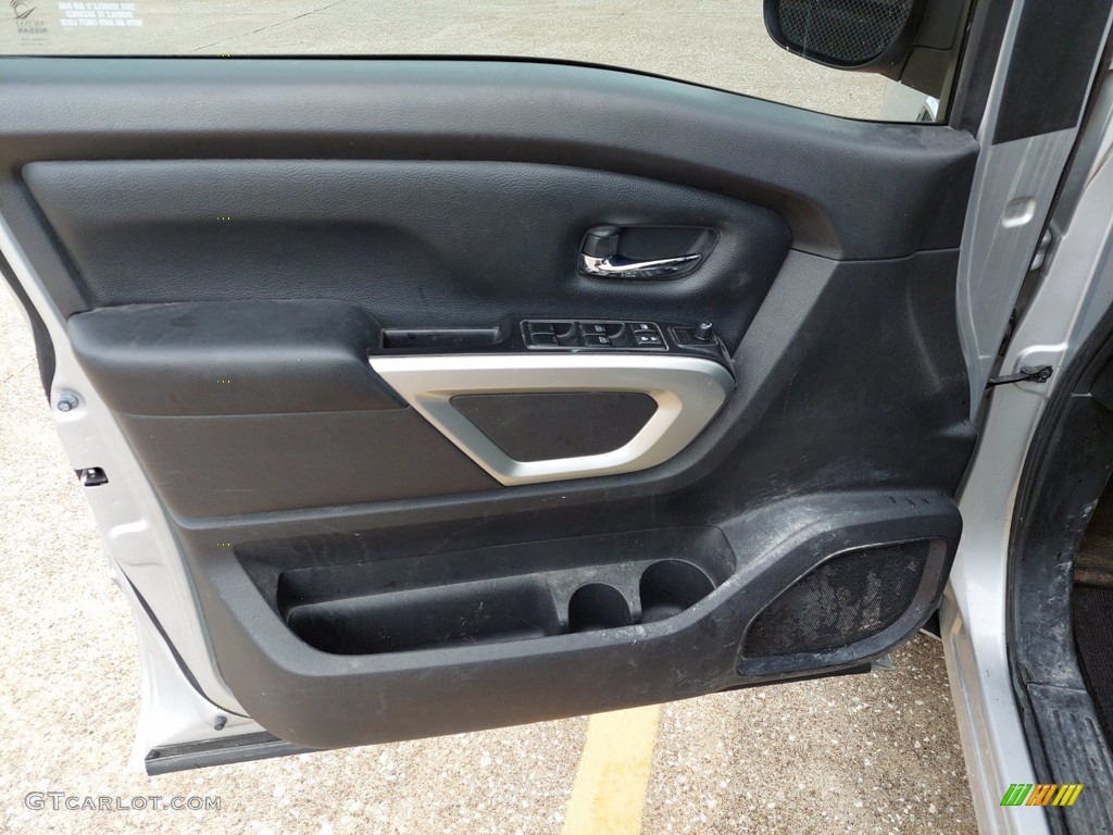2017 Nissan Titan SV Crew Cab Door Panel Photos