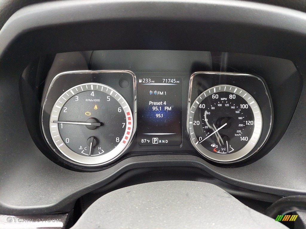 2017 Nissan Titan SV Crew Cab Gauges Photos