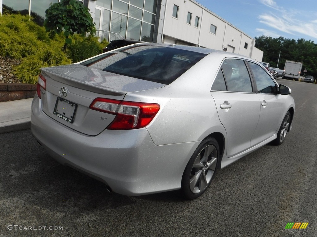 2014 Camry SE V6 - Classic Silver Metallic / Black/Ash photo #16