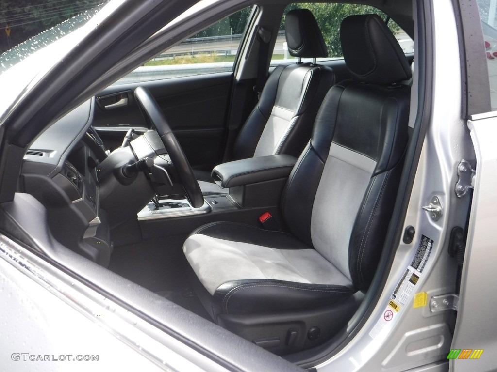 2014 Camry SE V6 - Classic Silver Metallic / Black/Ash photo #20