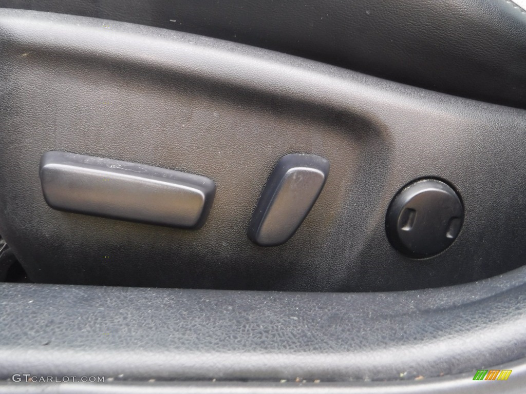 2014 Camry SE V6 - Classic Silver Metallic / Black/Ash photo #21