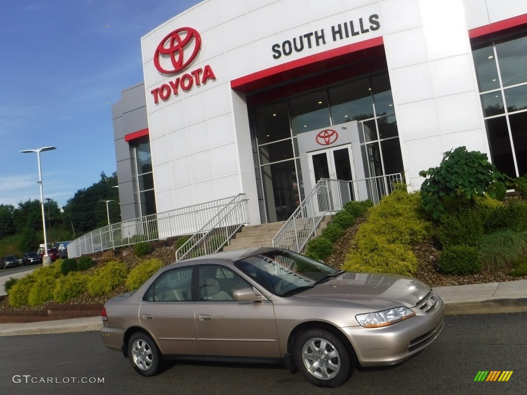 2002 Accord LX Sedan - Naples Gold Metallic / Ivory photo #2