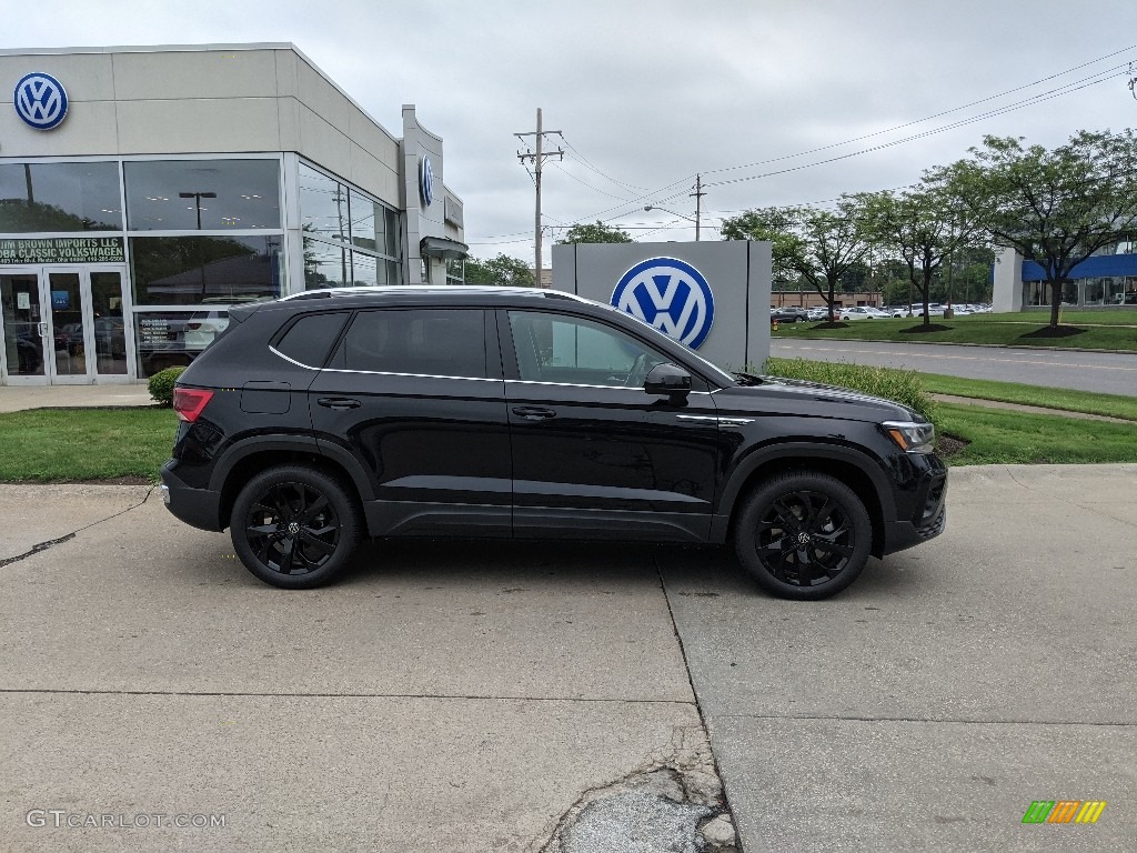 Deep Black Pearl 2022 Volkswagen Taos SE 4Motion Exterior Photo #142457339