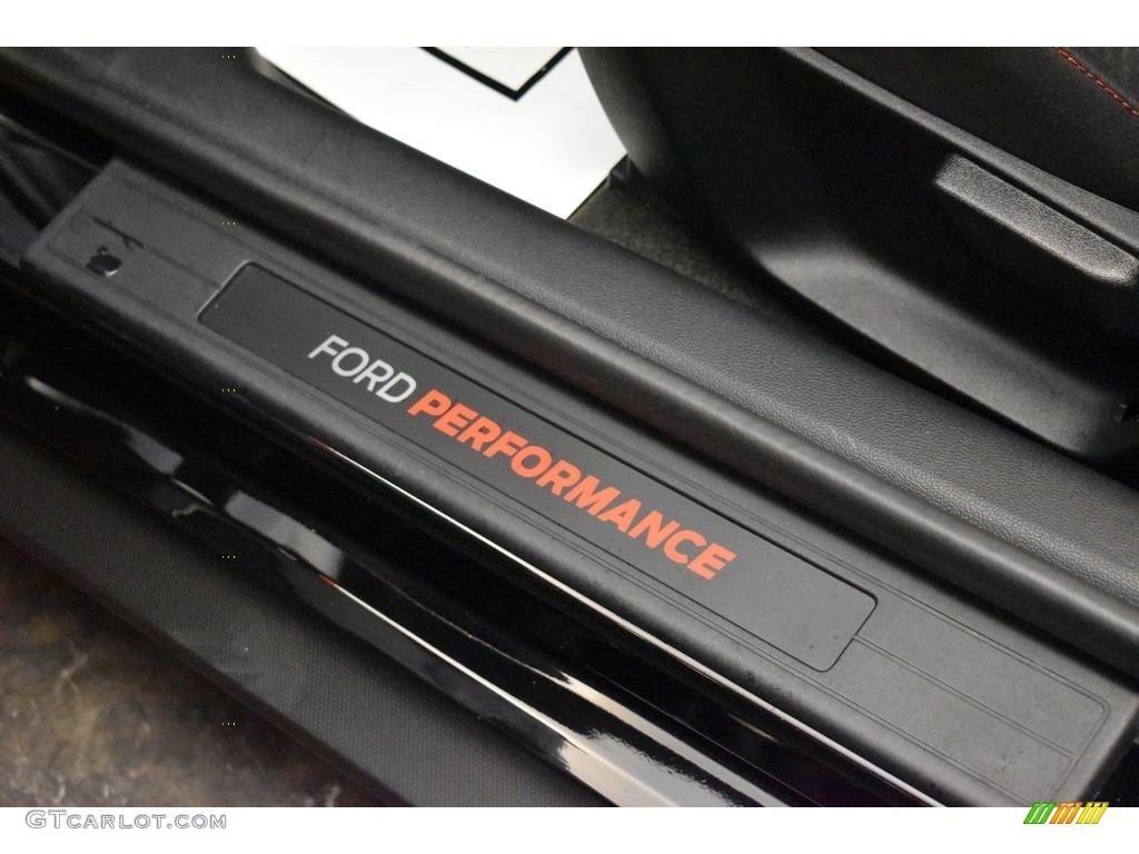 2017 Ford Mustang Shelby GT350R Marks and Logos Photo #142457720