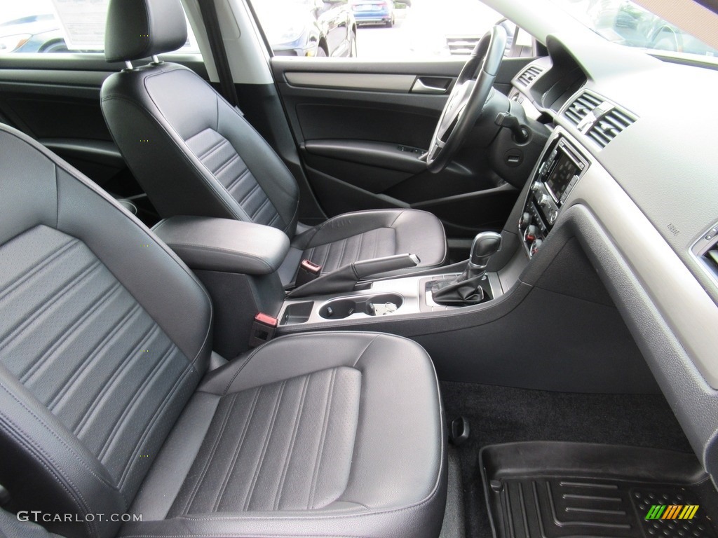 2015 Volkswagen Passat SE Sedan Front Seat Photos