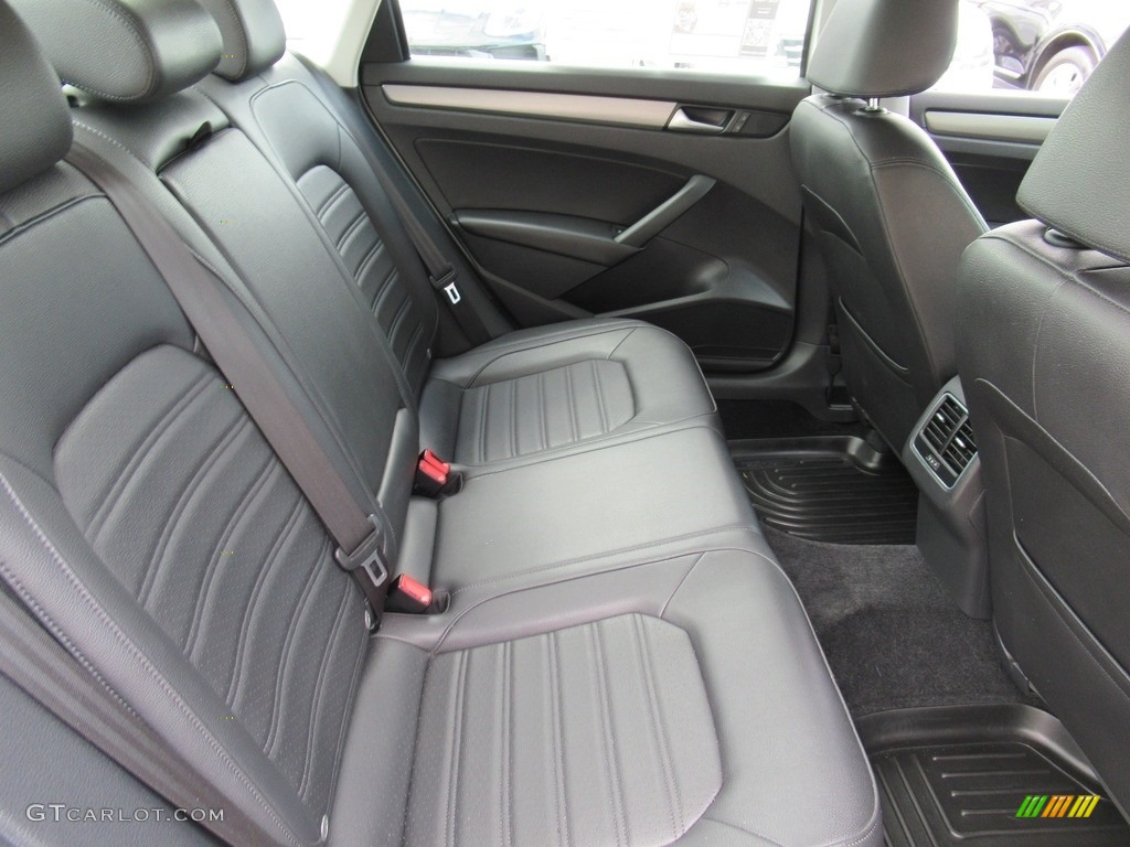 2015 Volkswagen Passat SE Sedan Rear Seat Photos