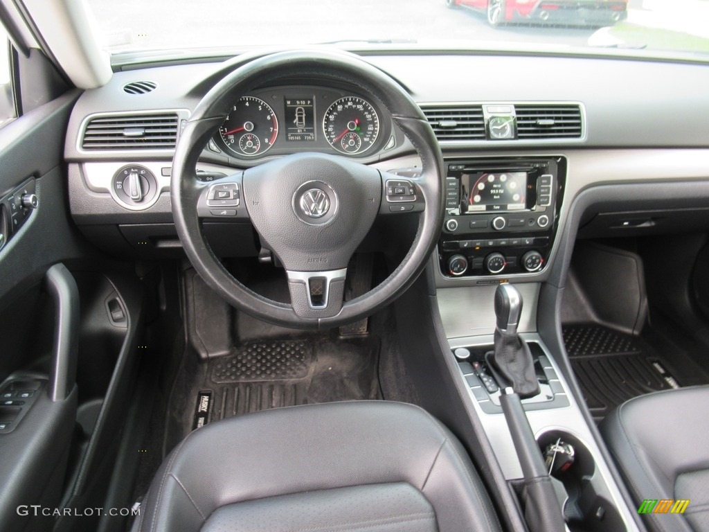 2015 Volkswagen Passat SE Sedan Dashboard Photos