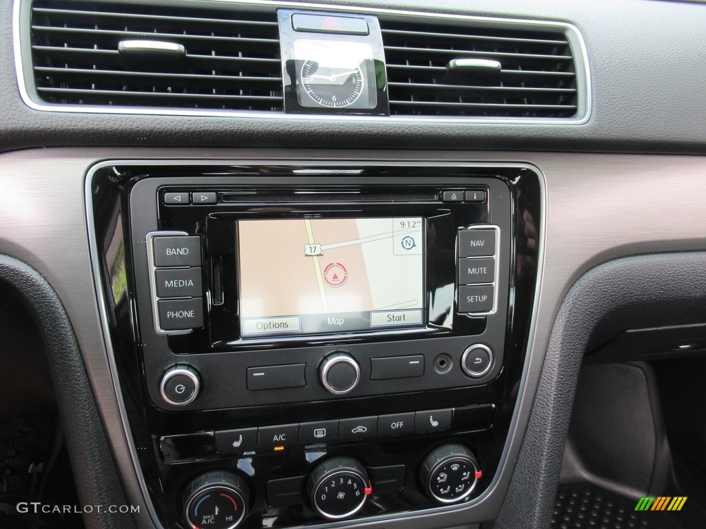 2015 Volkswagen Passat SE Sedan Controls Photo #142459082