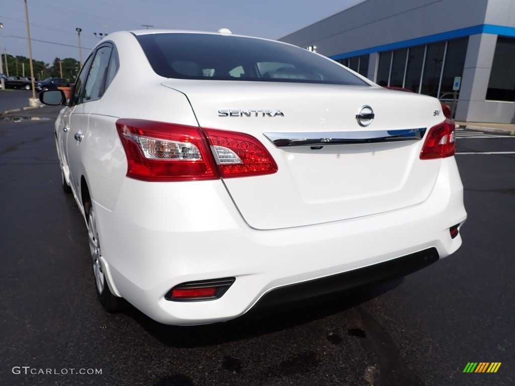 2017 Sentra SV - Aspen White / Charcoal photo #5