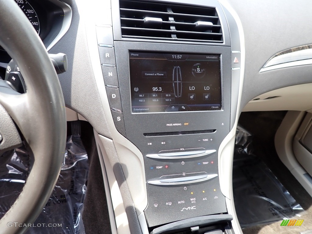 2016 Lincoln MKZ 2.0 AWD Controls Photo #142469183