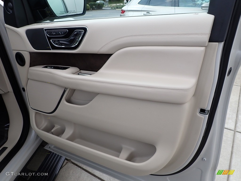 2019 Lincoln Navigator Reserve 4x4 Cappuccino Door Panel Photo #142469474