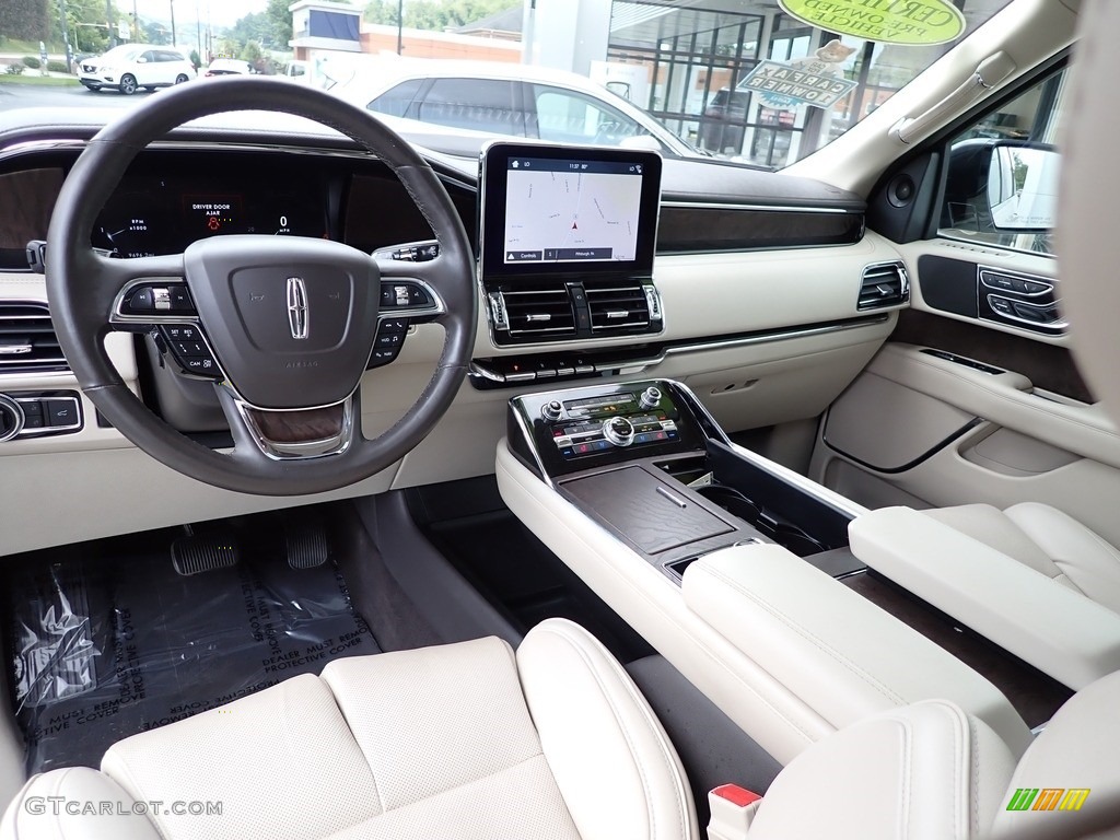 2019 Navigator Reserve 4x4 - Ceramic Pearl Metallic Tri-Coat / Cappuccino photo #18