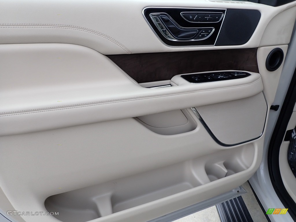 2019 Lincoln Navigator Reserve 4x4 Cappuccino Door Panel Photo #142469585