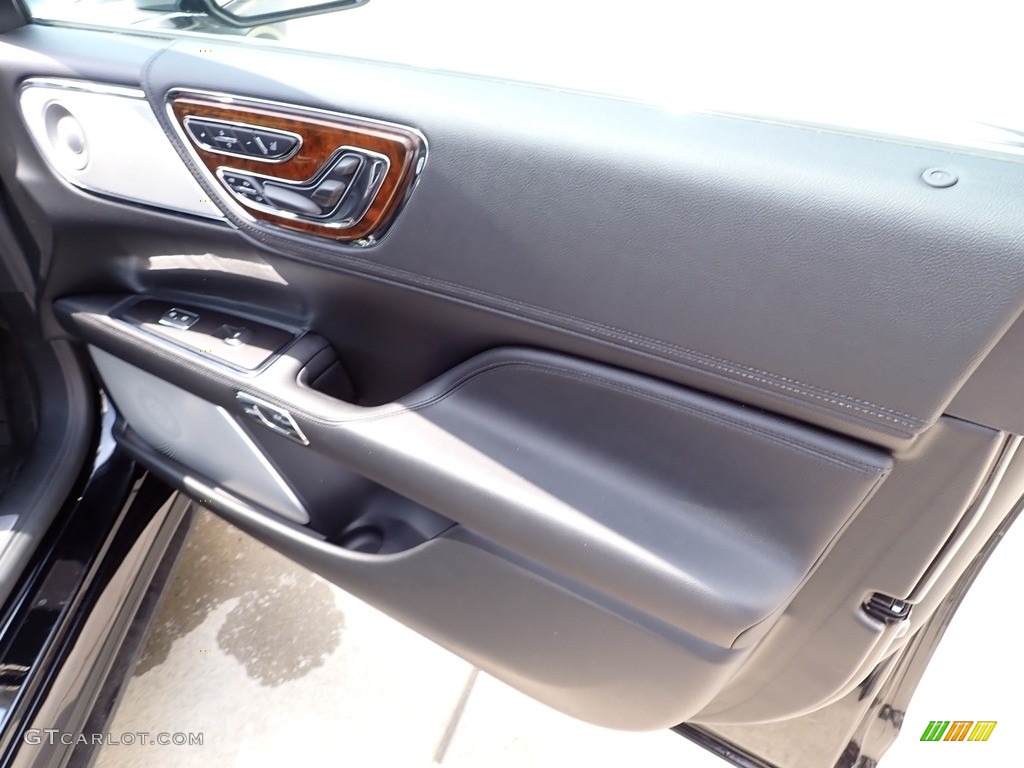 2019 Lincoln Continental Reserve AWD Ebony Door Panel Photo #142470023