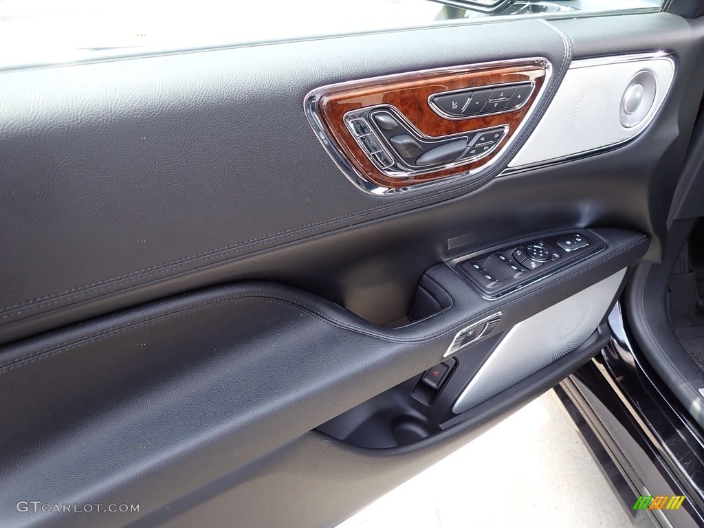 2019 Lincoln Continental Reserve AWD Door Panel Photos
