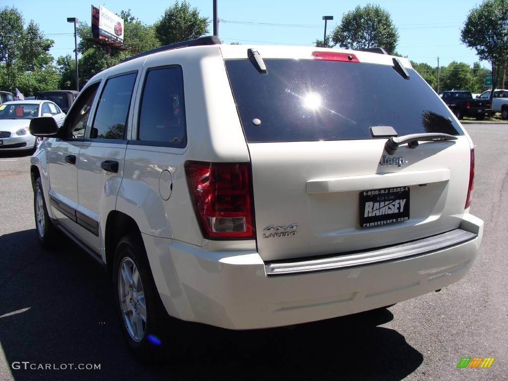 2006 Grand Cherokee Laredo 4x4 - Stone White / Medium Slate Gray photo #6