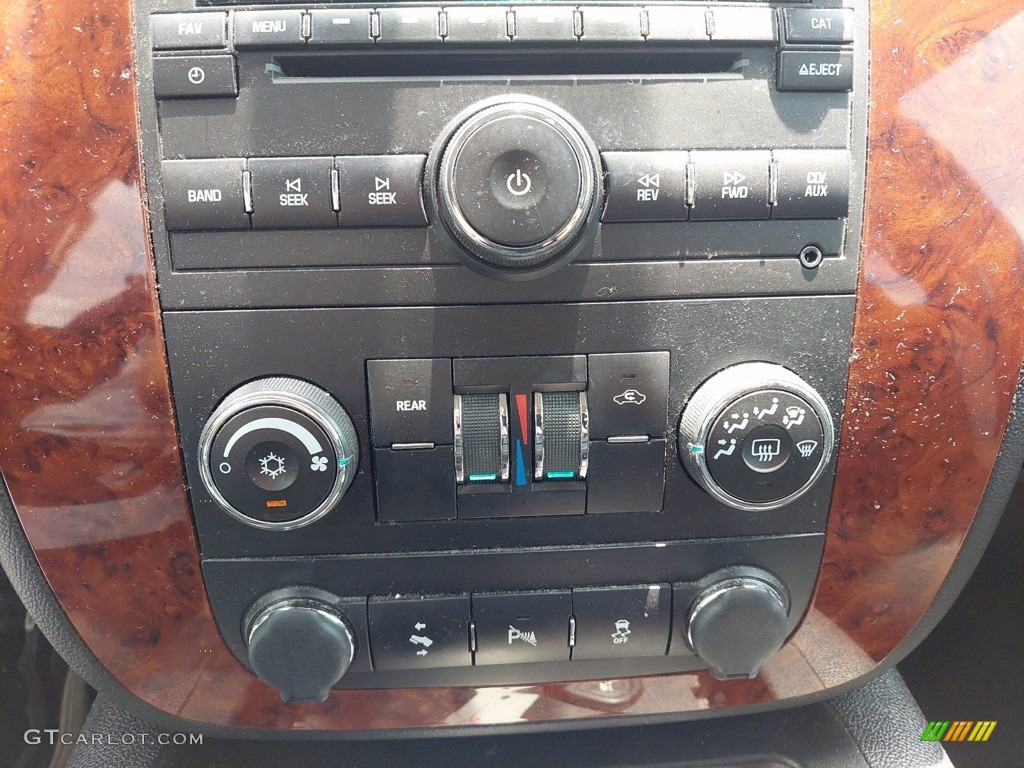 2014 Chevrolet Tahoe LS Controls Photos