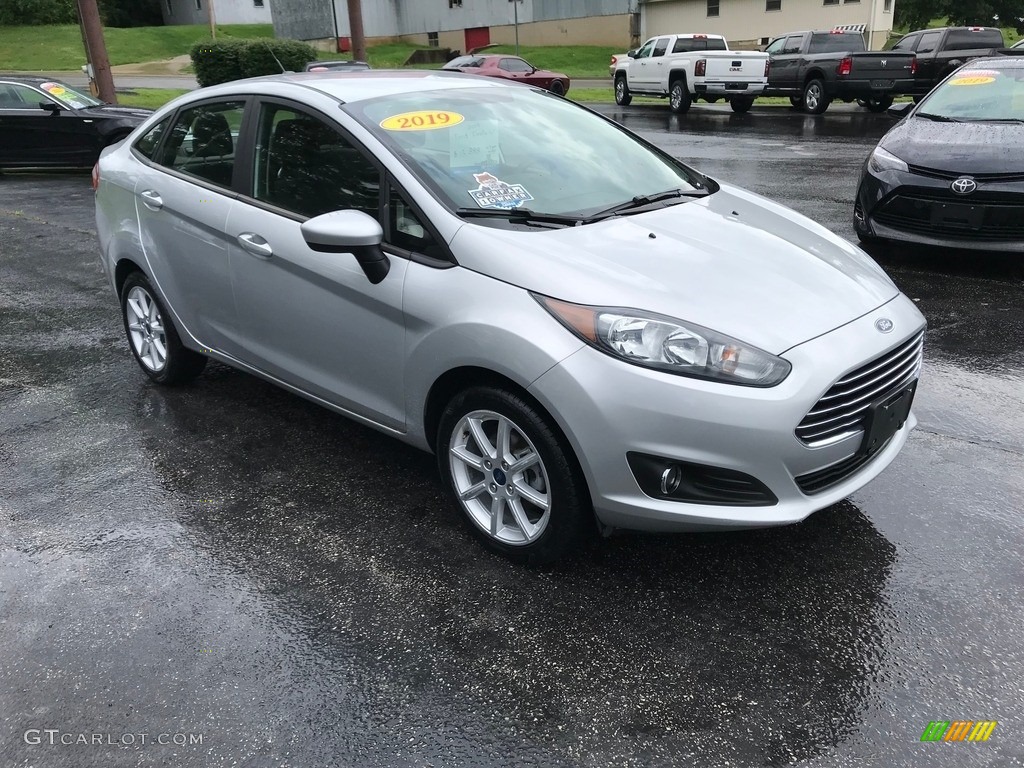 2019 Fiesta SE Sedan - Ingot Silver / Charcoal Black photo #4