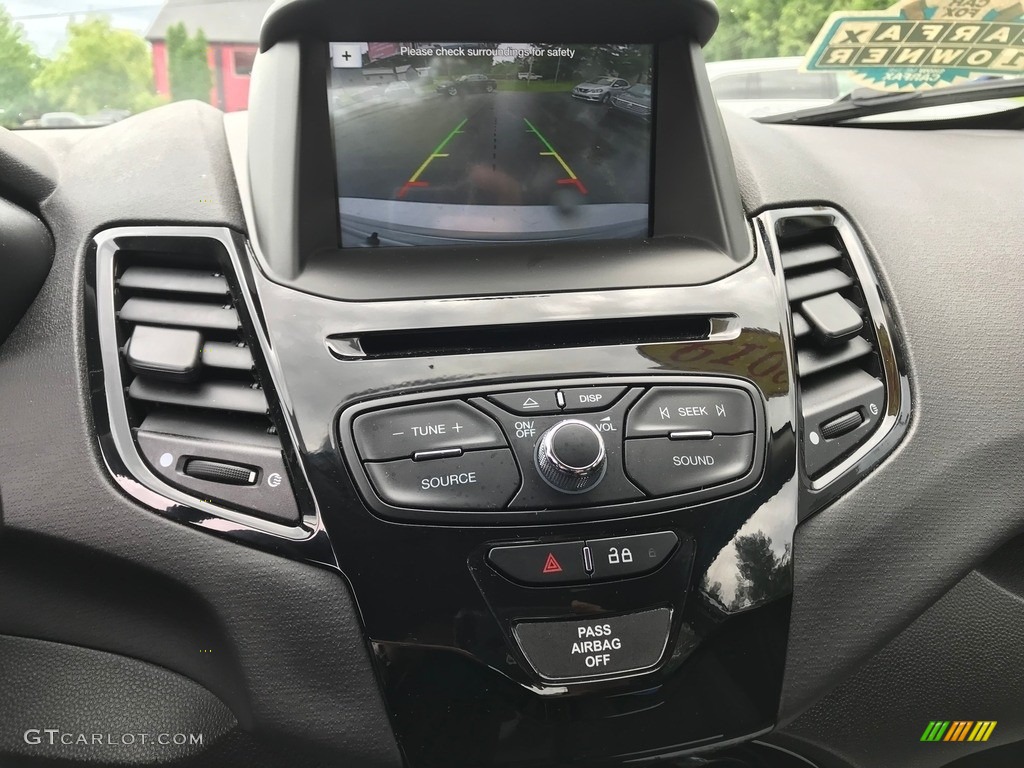 2019 Fiesta SE Sedan - Ingot Silver / Charcoal Black photo #30