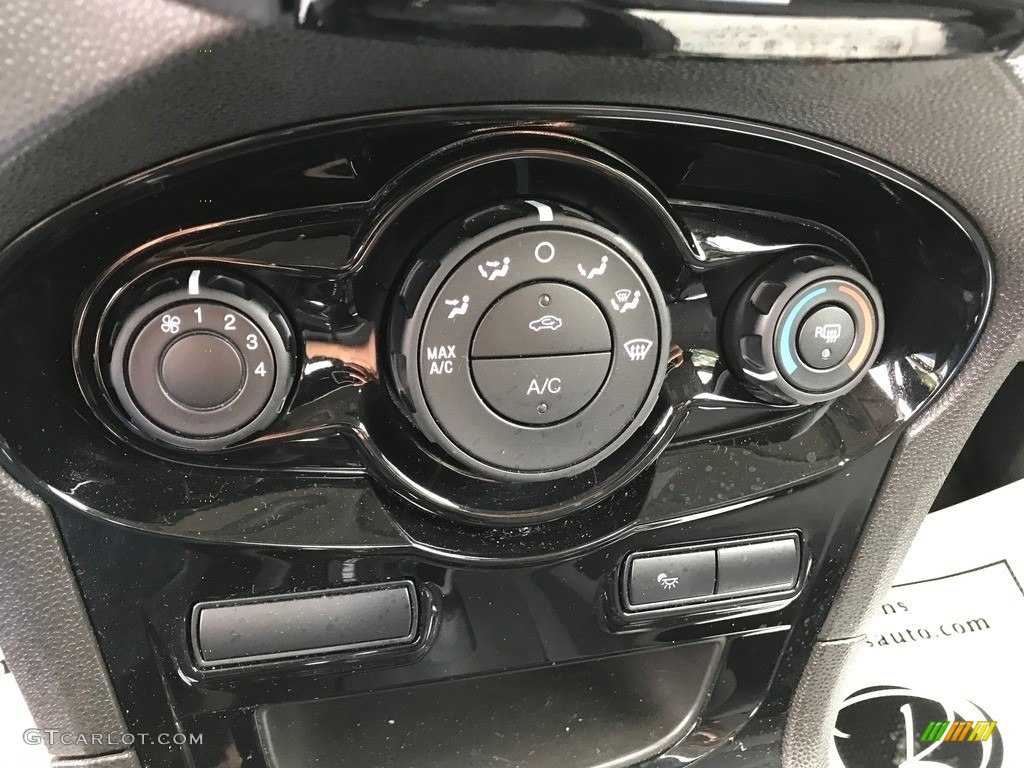2019 Fiesta SE Sedan - Ingot Silver / Charcoal Black photo #31