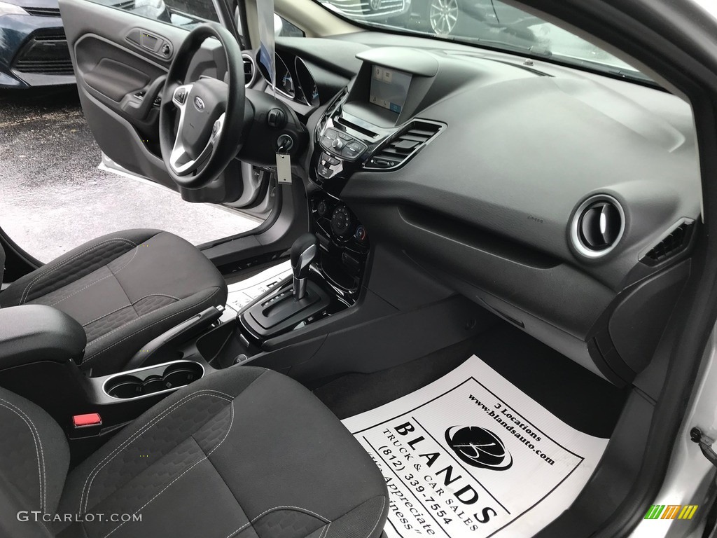 2019 Fiesta SE Sedan - Ingot Silver / Charcoal Black photo #37