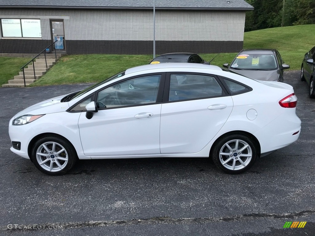 2019 Fiesta SE Sedan - Oxford White / Charcoal Black photo #1
