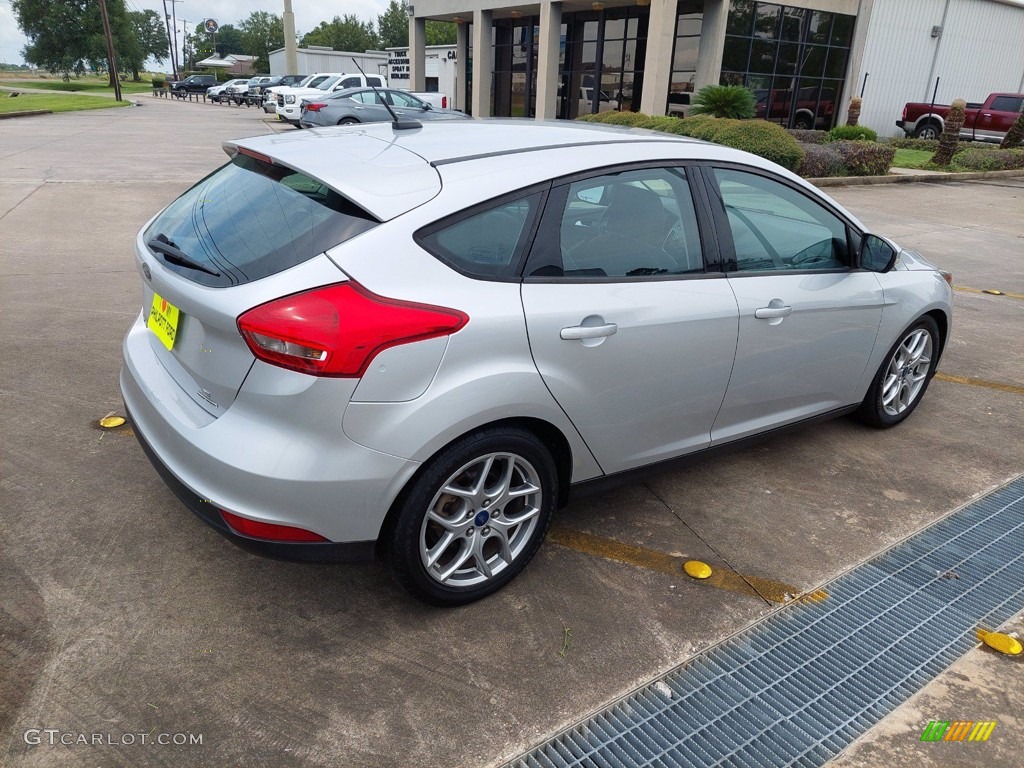 2015 Focus SE Hatchback - Ingot Silver Metallic / Charcoal Black photo #7