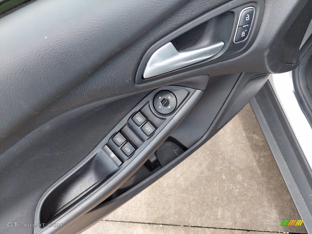 2015 Focus SE Hatchback - Ingot Silver Metallic / Charcoal Black photo #12