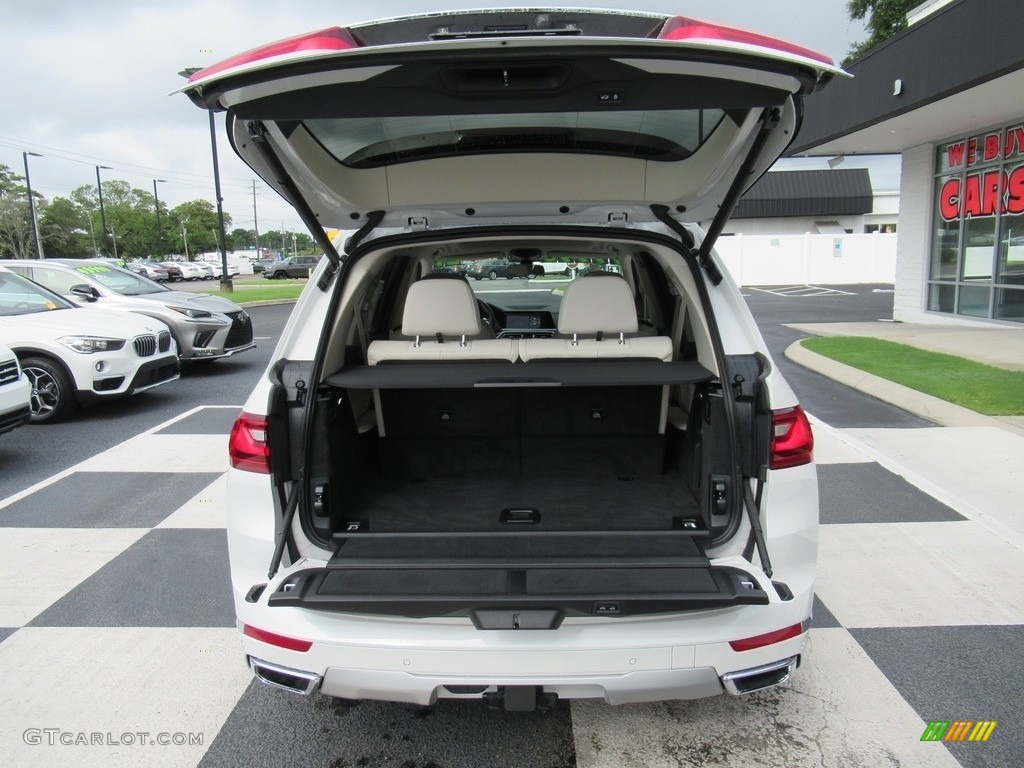 2021 BMW X7 xDrive40i Trunk Photos