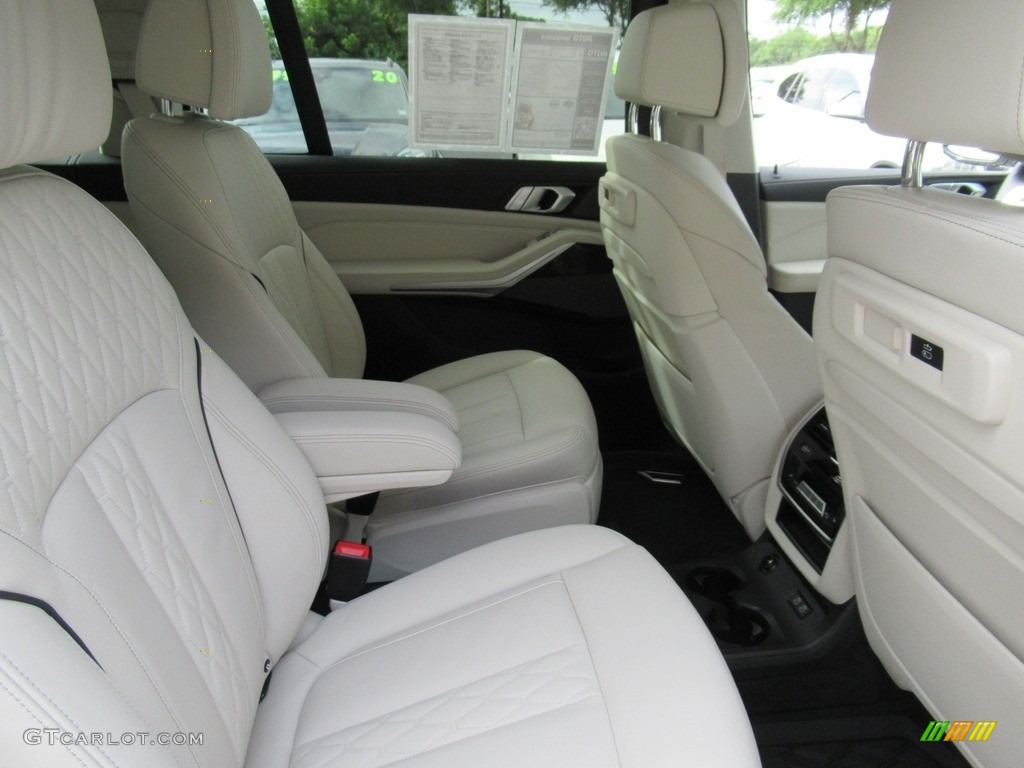 2021 BMW X7 xDrive40i Rear Seat Photos