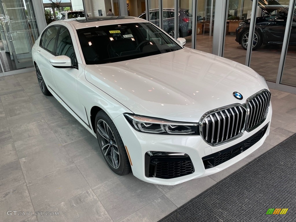 2022 7 Series 740i xDrive Sedan - Mineral White Metallic / Black photo #1