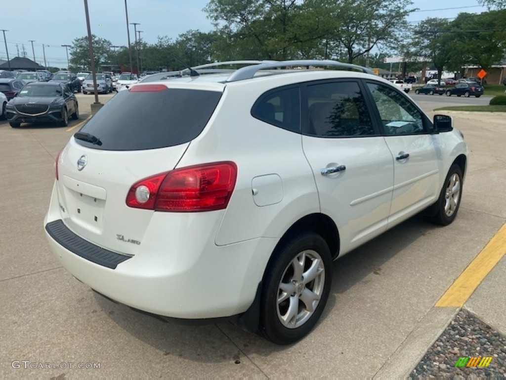 2010 Rogue SL AWD - Phantom White / Gray photo #2
